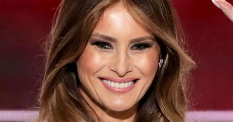 Racy pics show Donald Trumps wife Melania posing naked in。